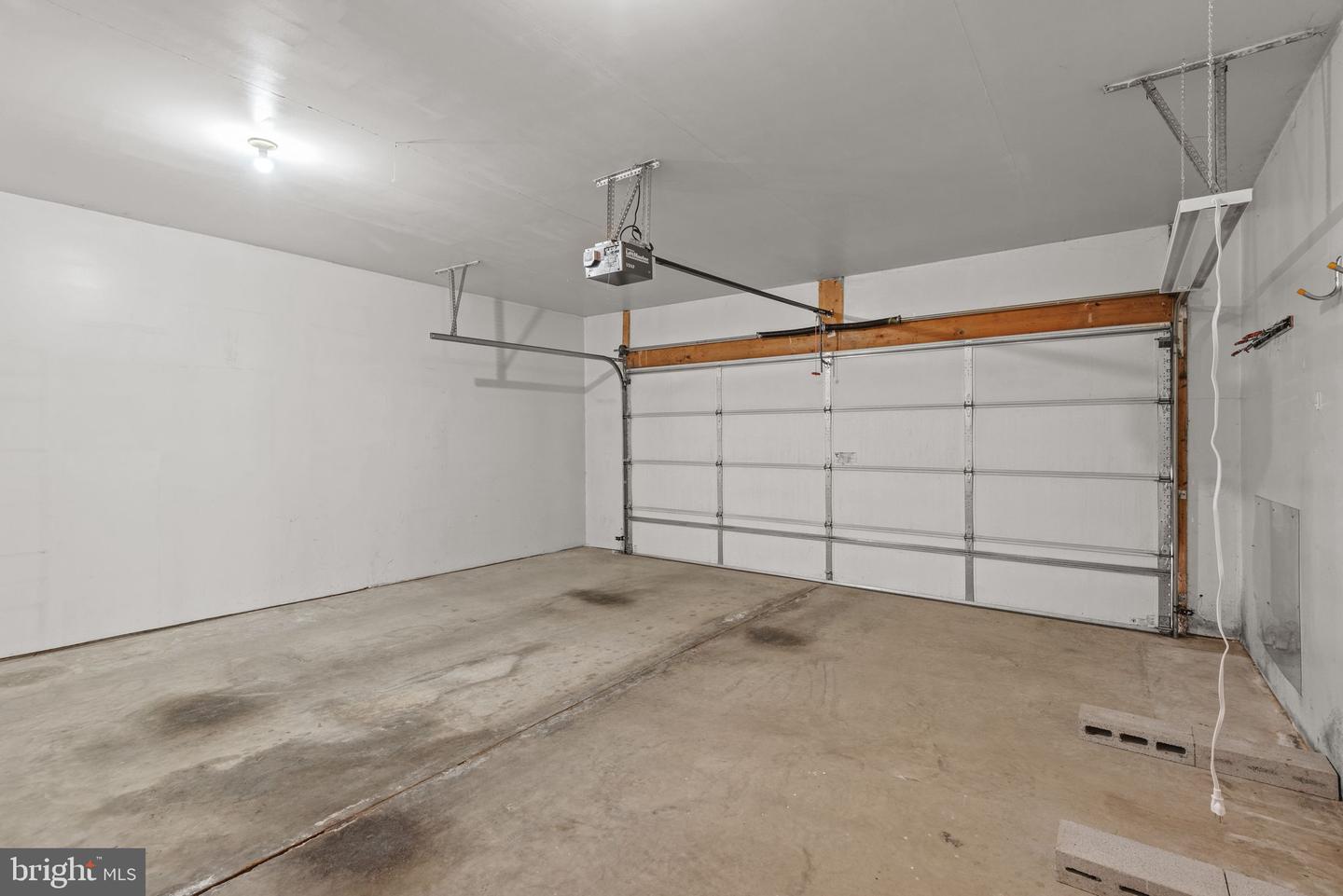 6823 Seneca Ridge Dr Property Photo 24