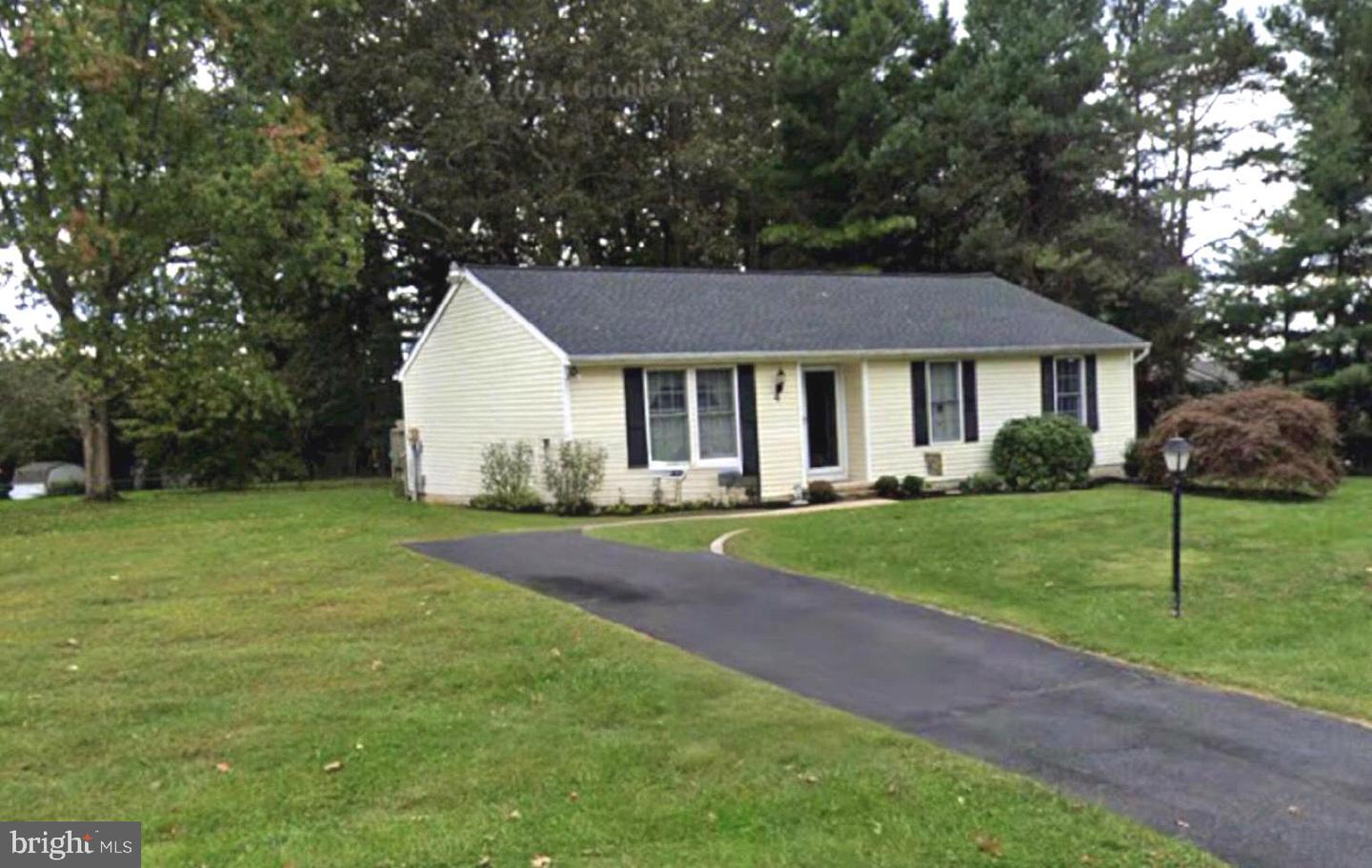 4 Cedar Ln Property Photo