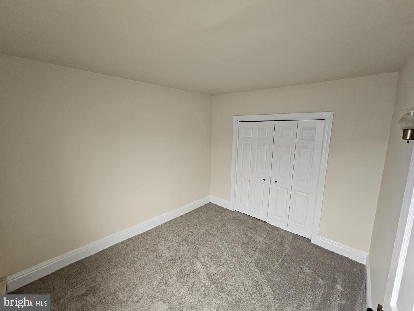 1294 W Princess St Property Photo 7