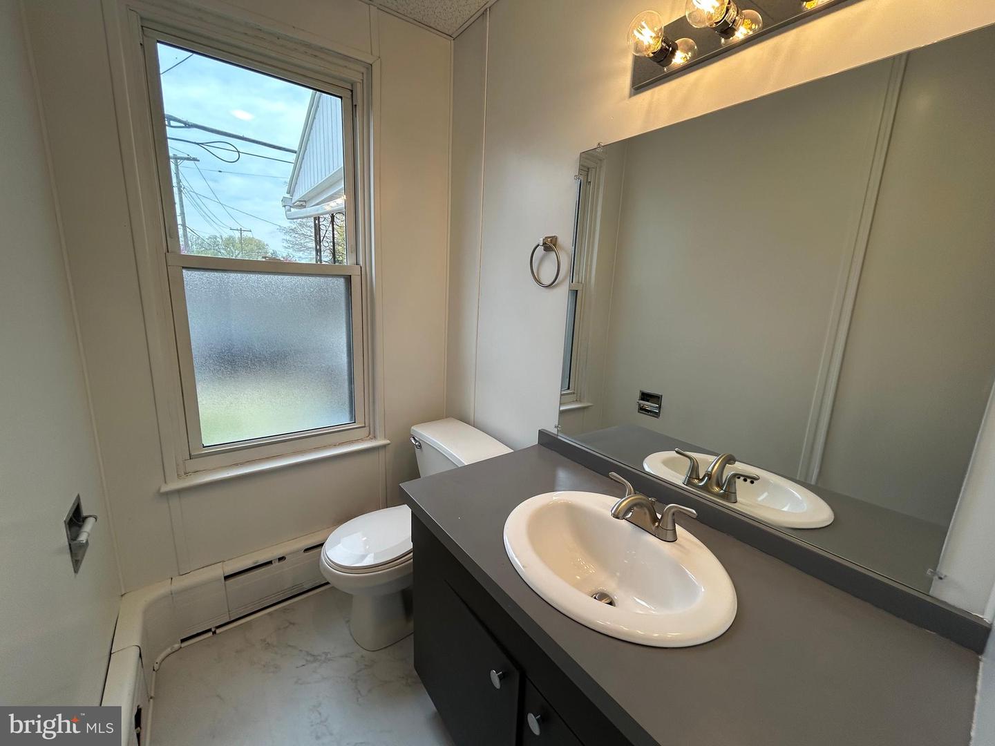 919 S Queen St Property Photo 15