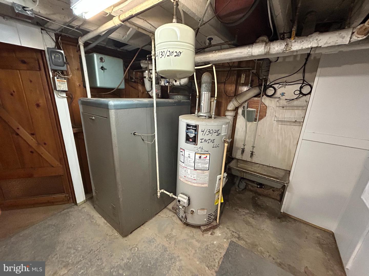919 S Queen St Property Photo 30