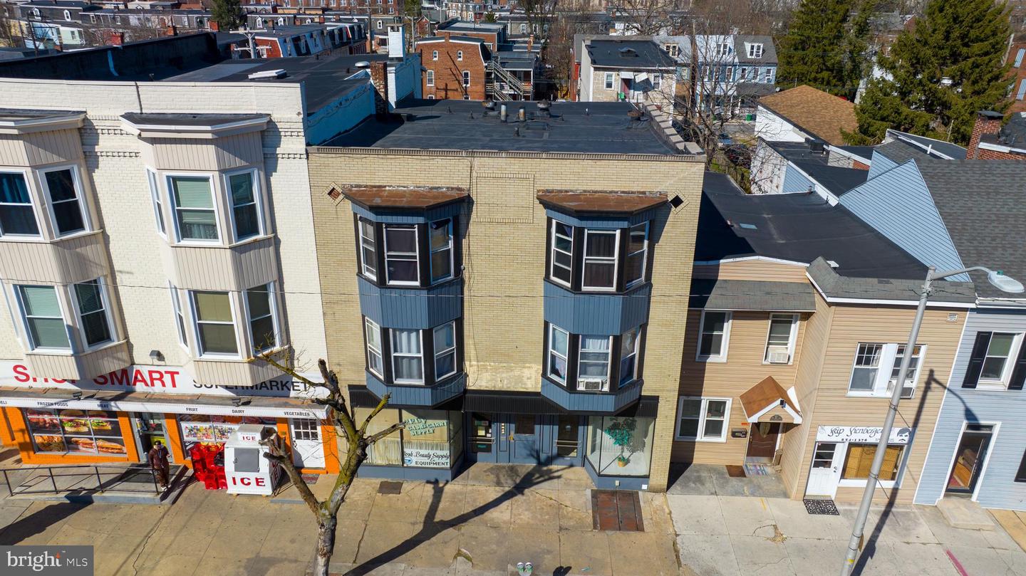 667 W Market St Property Photo 2