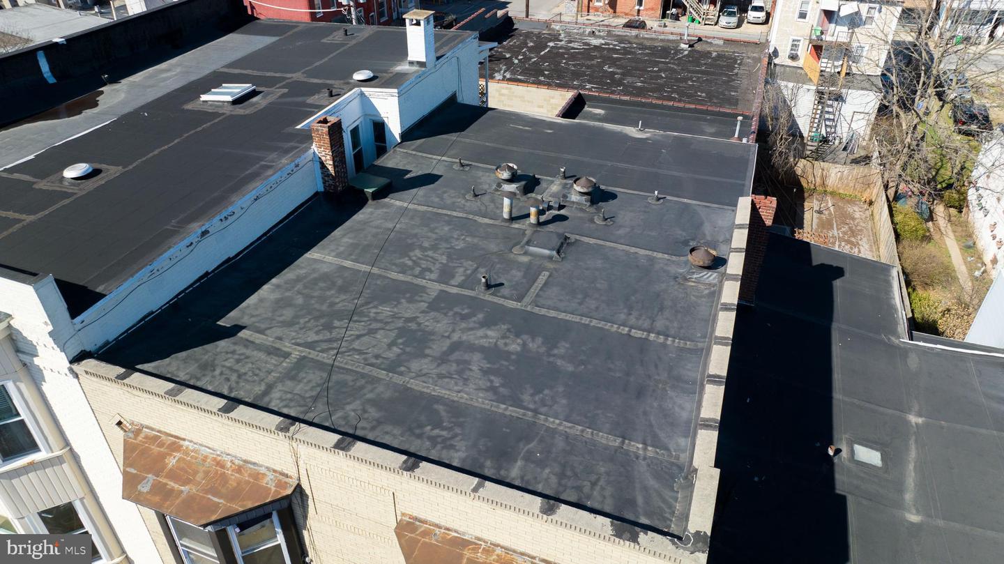 667 W Market St Property Photo 19