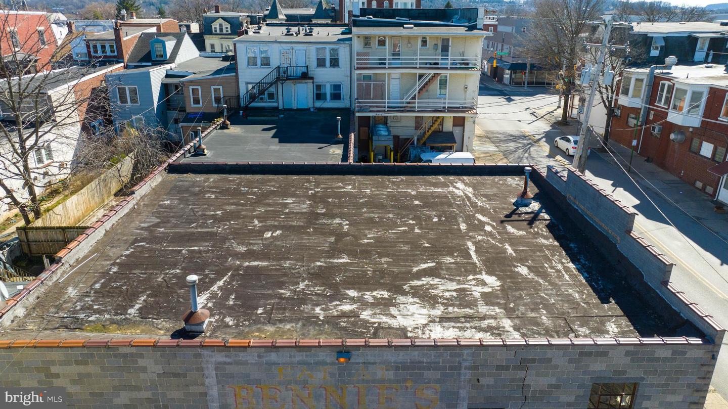 667 W Market St Property Photo 21