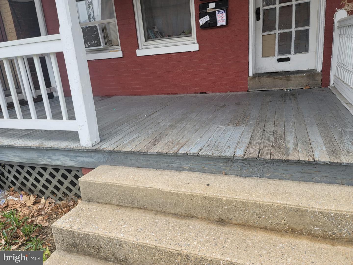 819 Linden Ave Property Photo 2