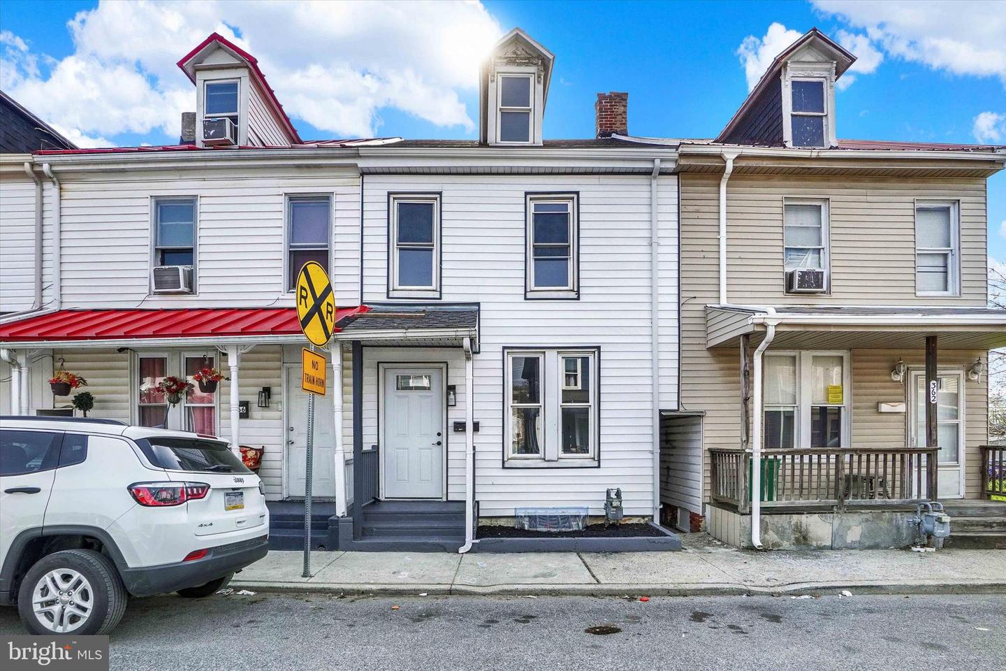 364 Norway St Property Photo 1