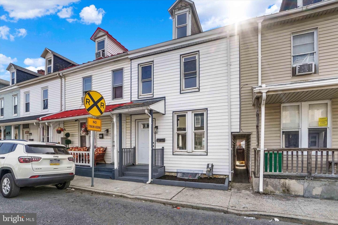 364 Norway St Property Photo 2