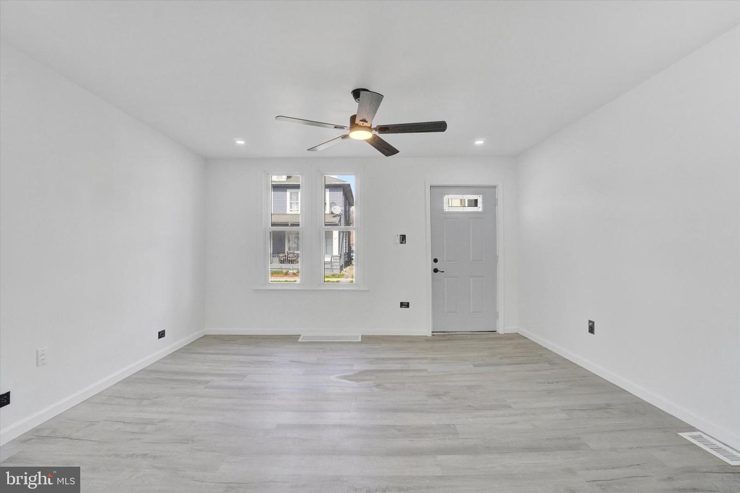 364 Norway St Property Photo 5