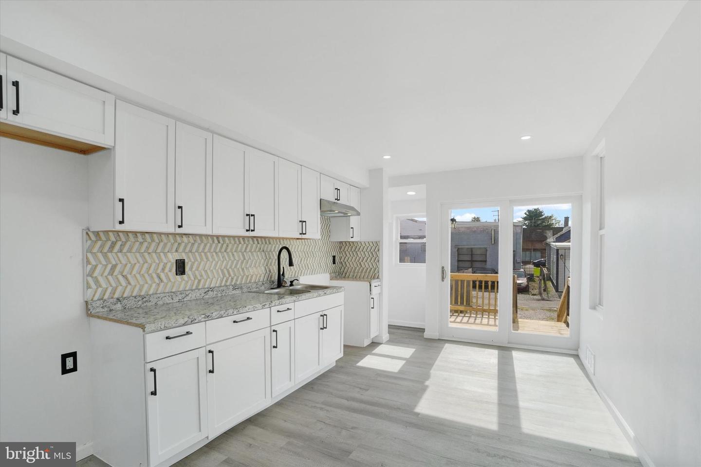 364 Norway St Property Photo 8