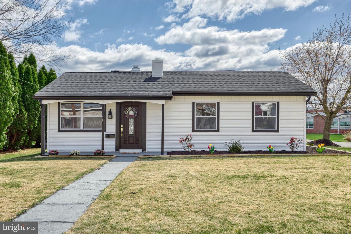 451 Moul Ave Property Photo 1