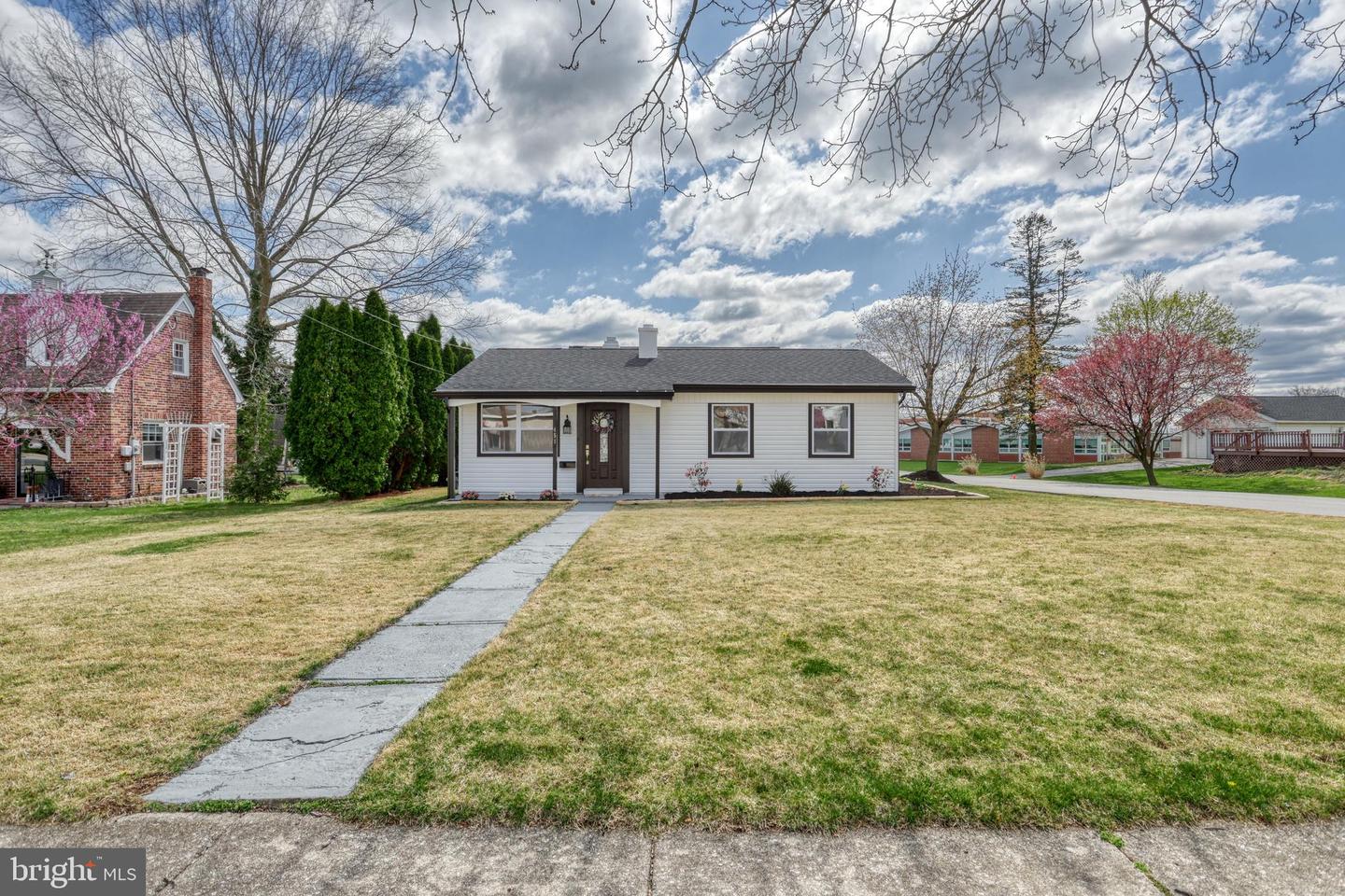 451 Moul Ave Property Photo 3