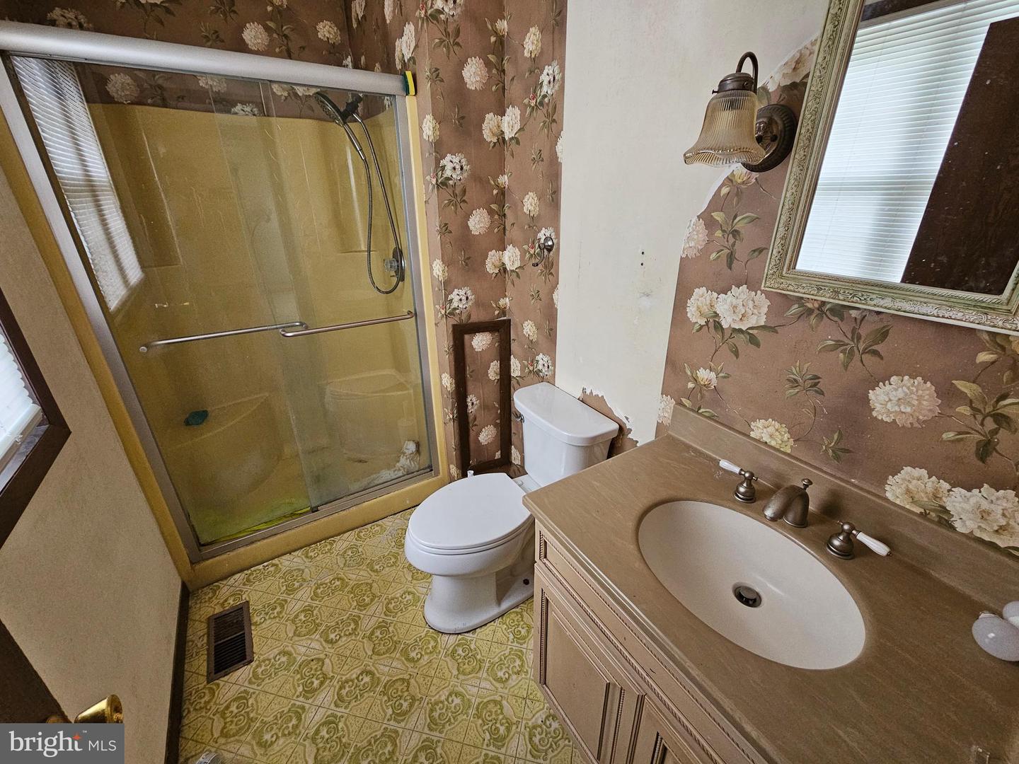 180 E Locust Ln Property Photo 12