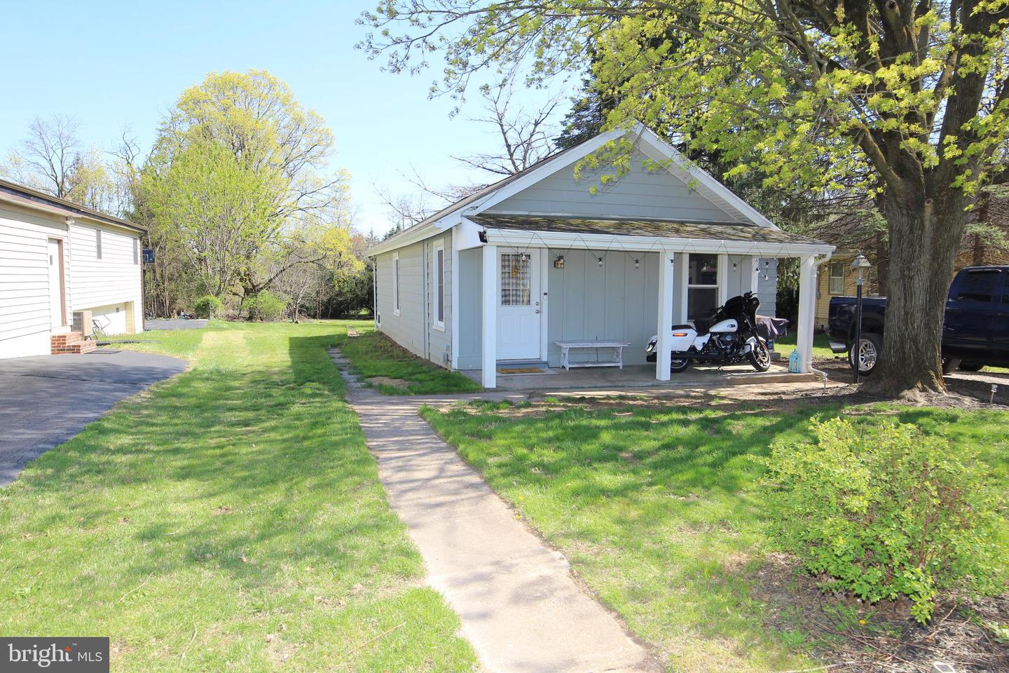2228 Locust Ln Property Photo