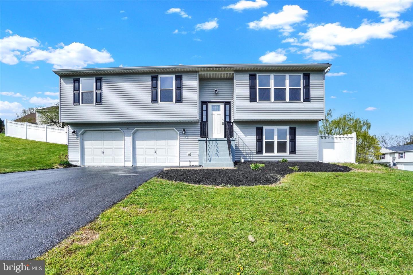180 Asbury Ct Property Photo