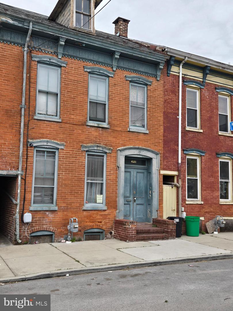 421 WALNUT ST Property Photo 1
