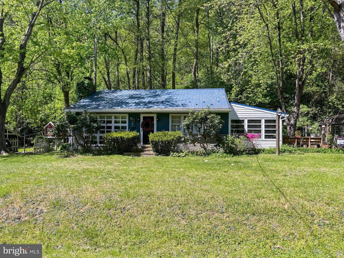 24 Indian Steps Rd Property Photo