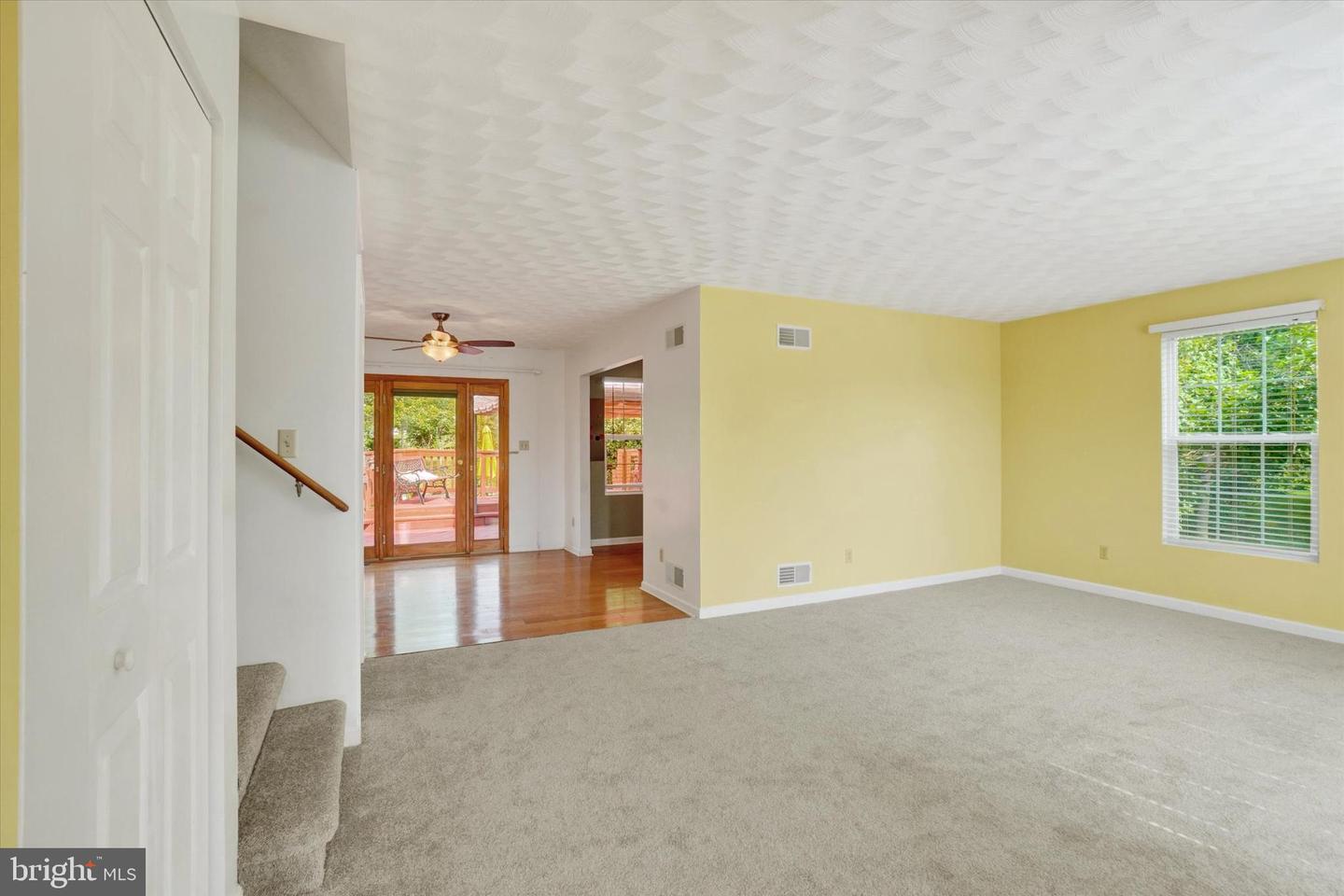171 Berkshire Ln Property Photo 3