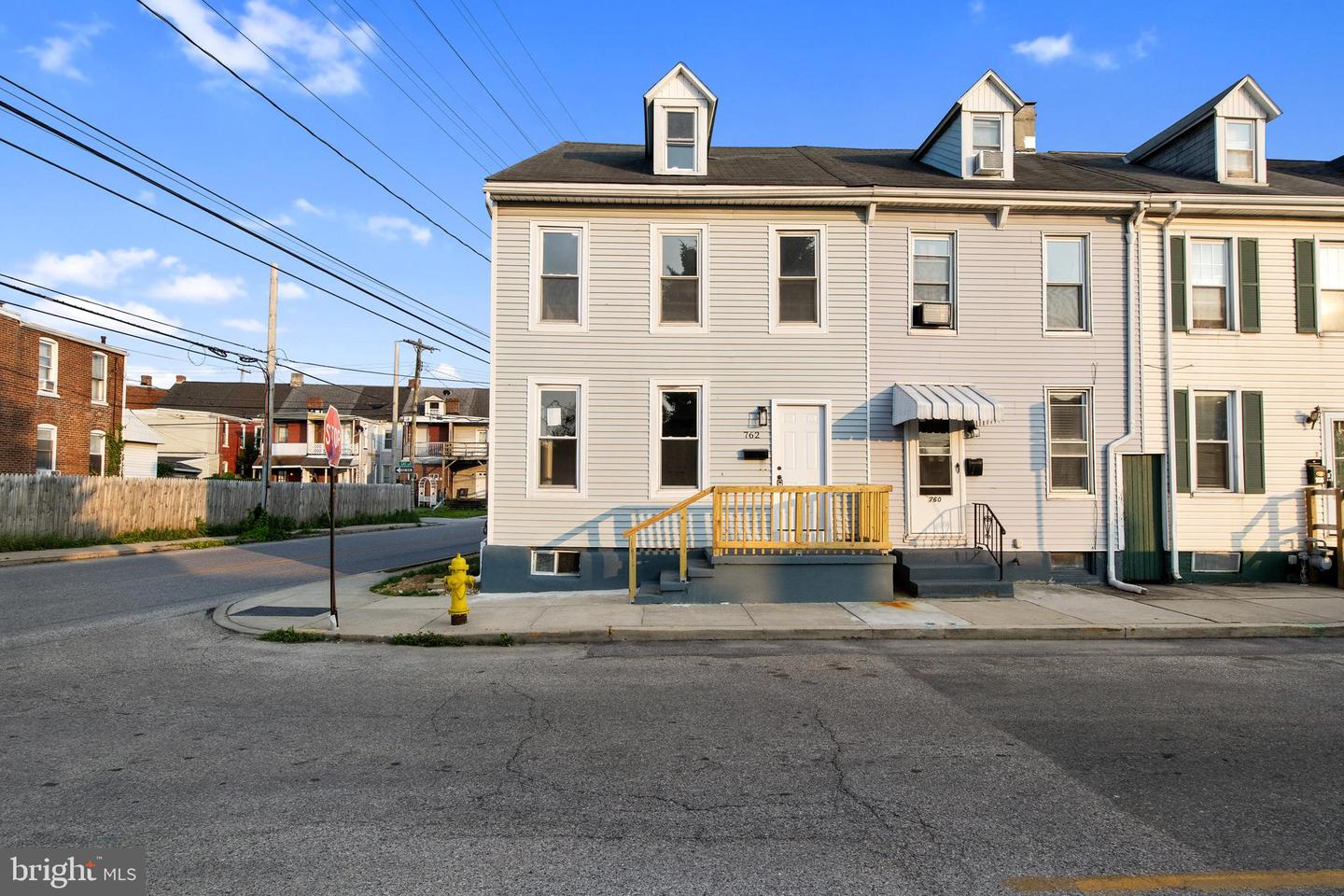 762 WALLACE ST Property Photo 1