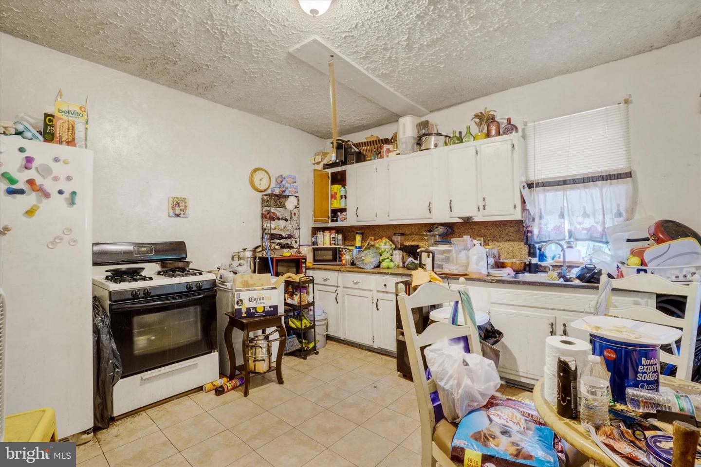 665 E Philadelphia St Property Photo 8