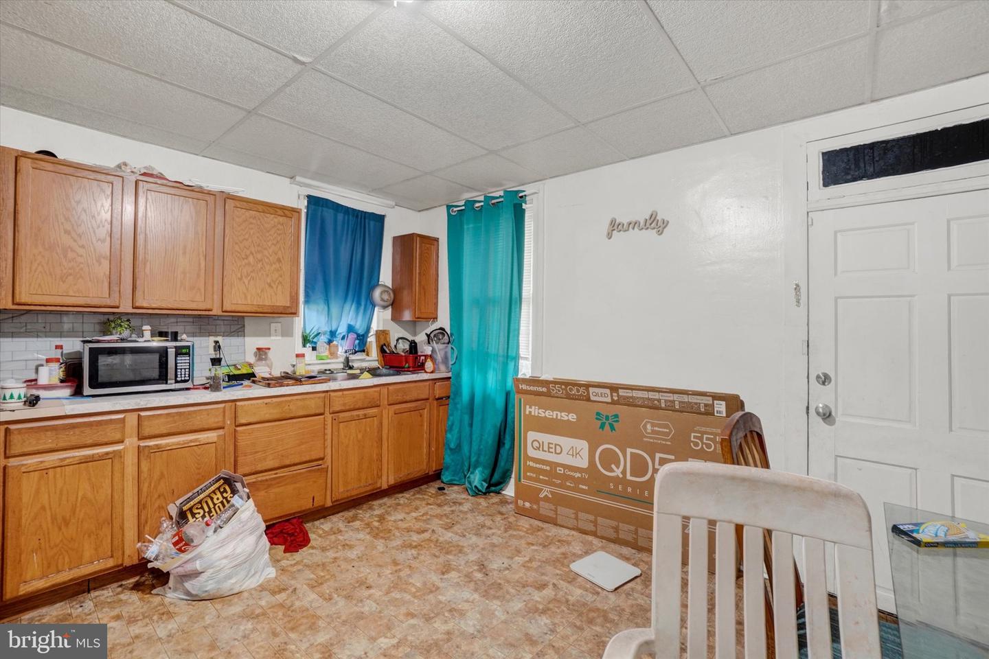 665 E Philadelphia St Property Photo 10