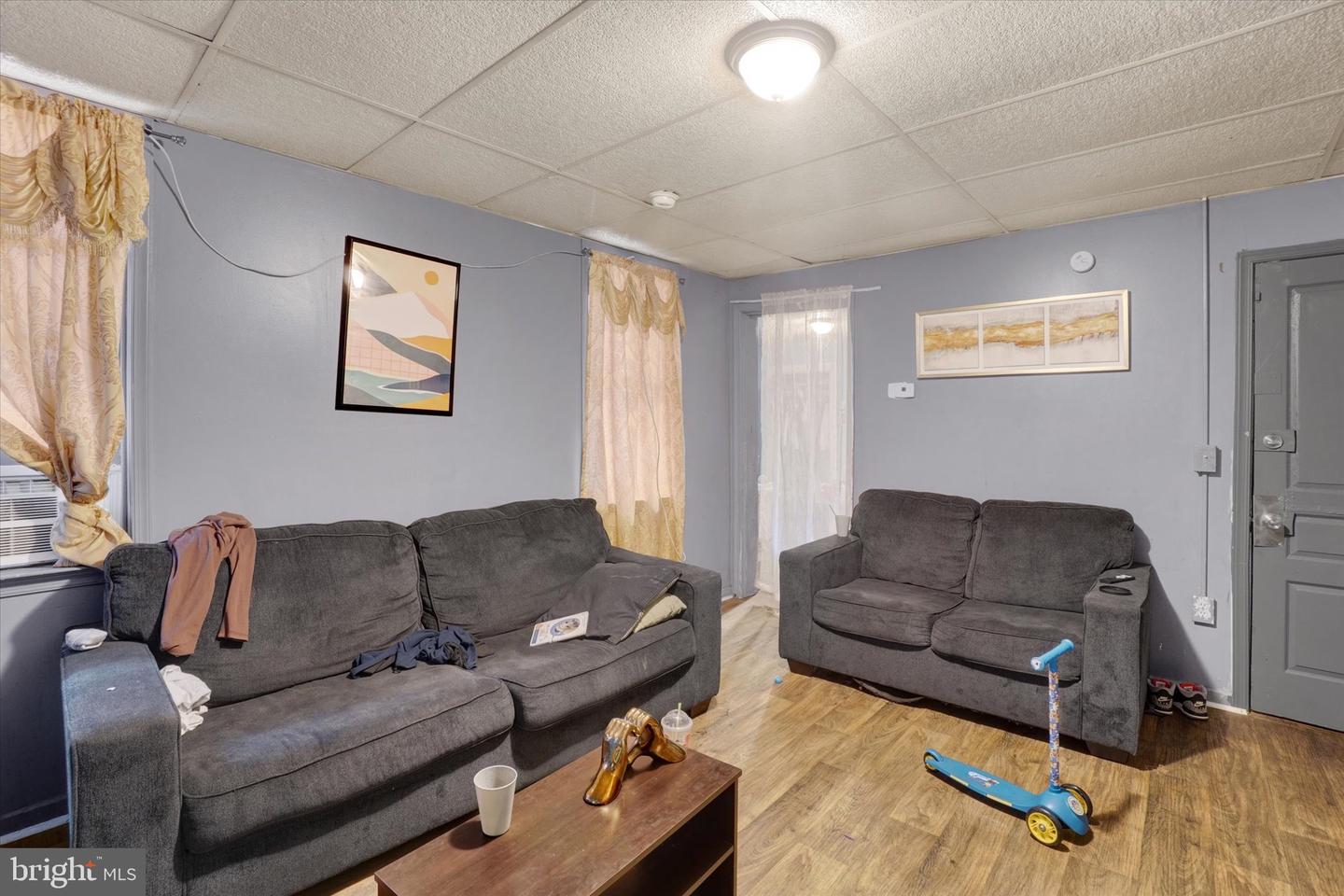 665 E Philadelphia St Property Photo 12