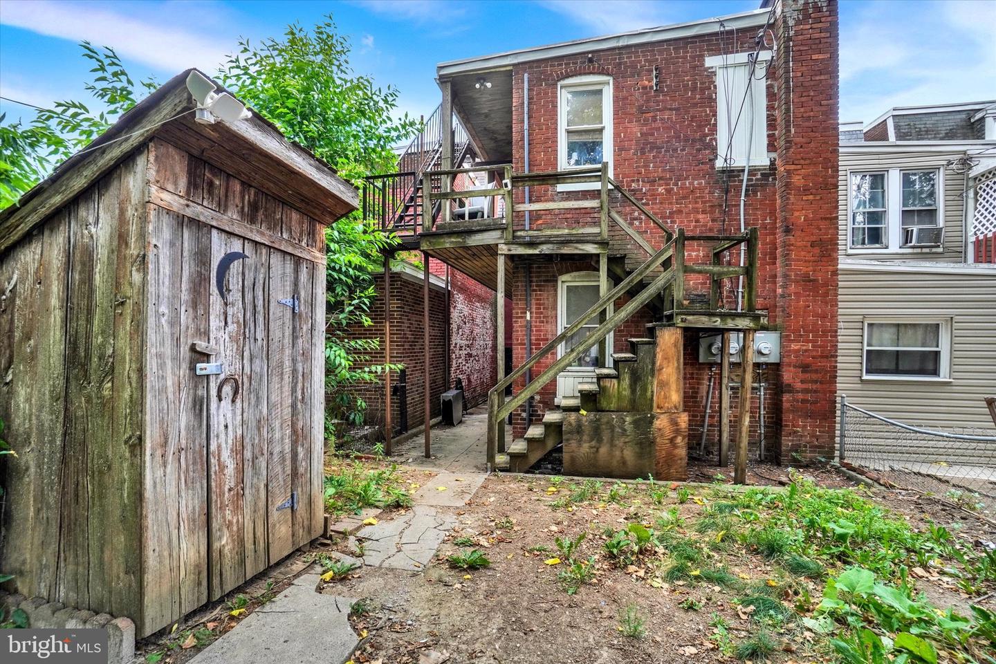 665 E Philadelphia St Property Photo 22