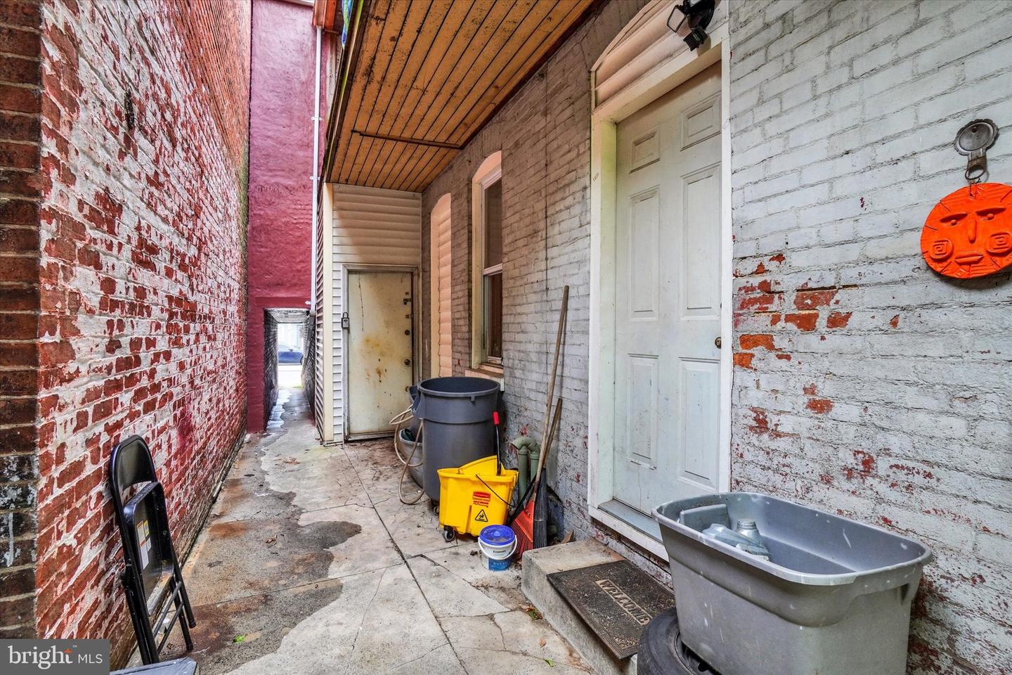 665 E Philadelphia St Property Photo 25