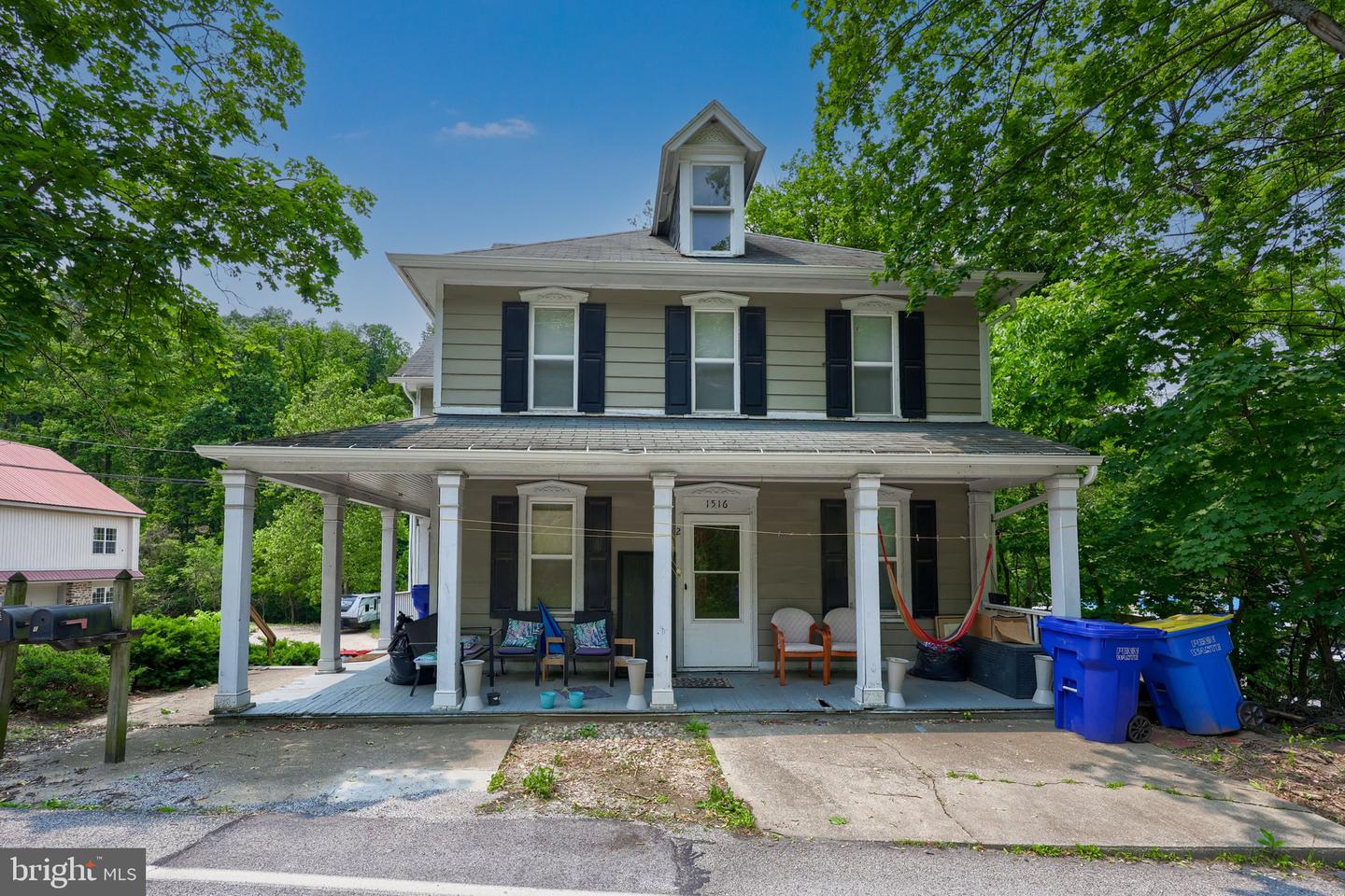 1516 S George St Property Photo 1