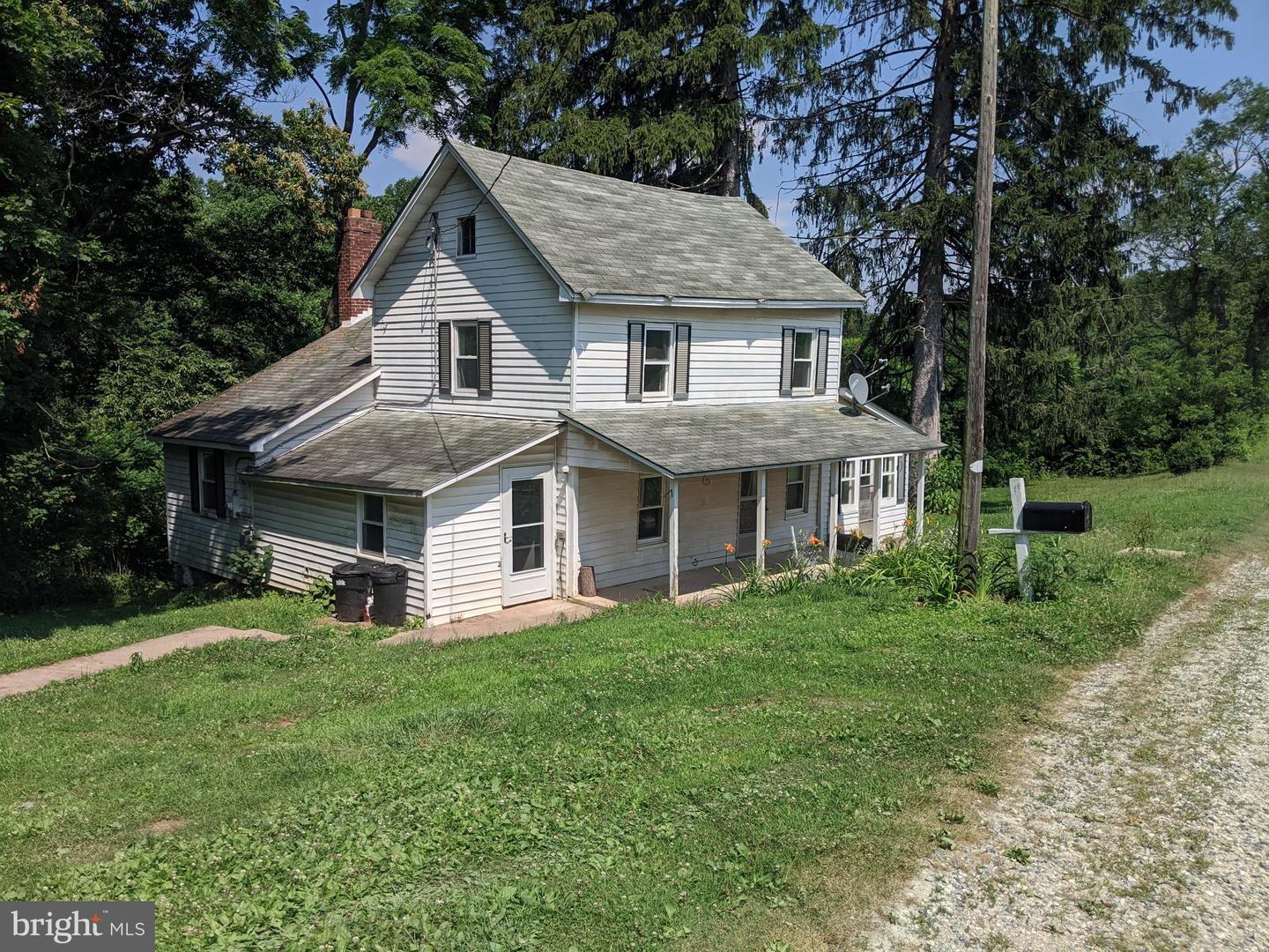 219 Center Rd Property Photo 1