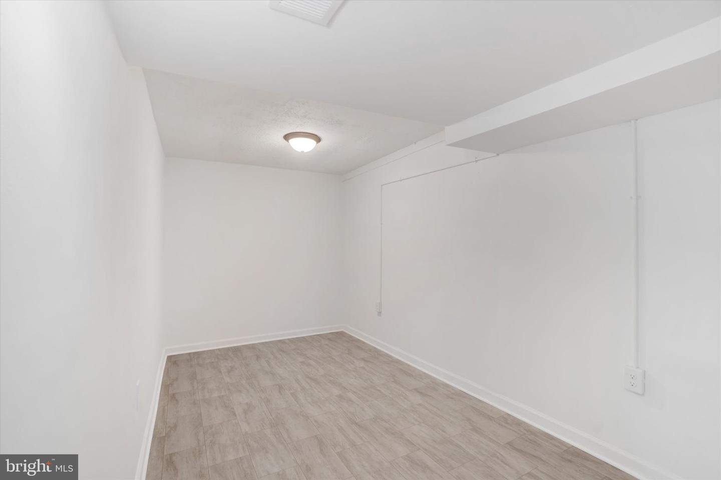 1231 W Locust St Property Photo 13