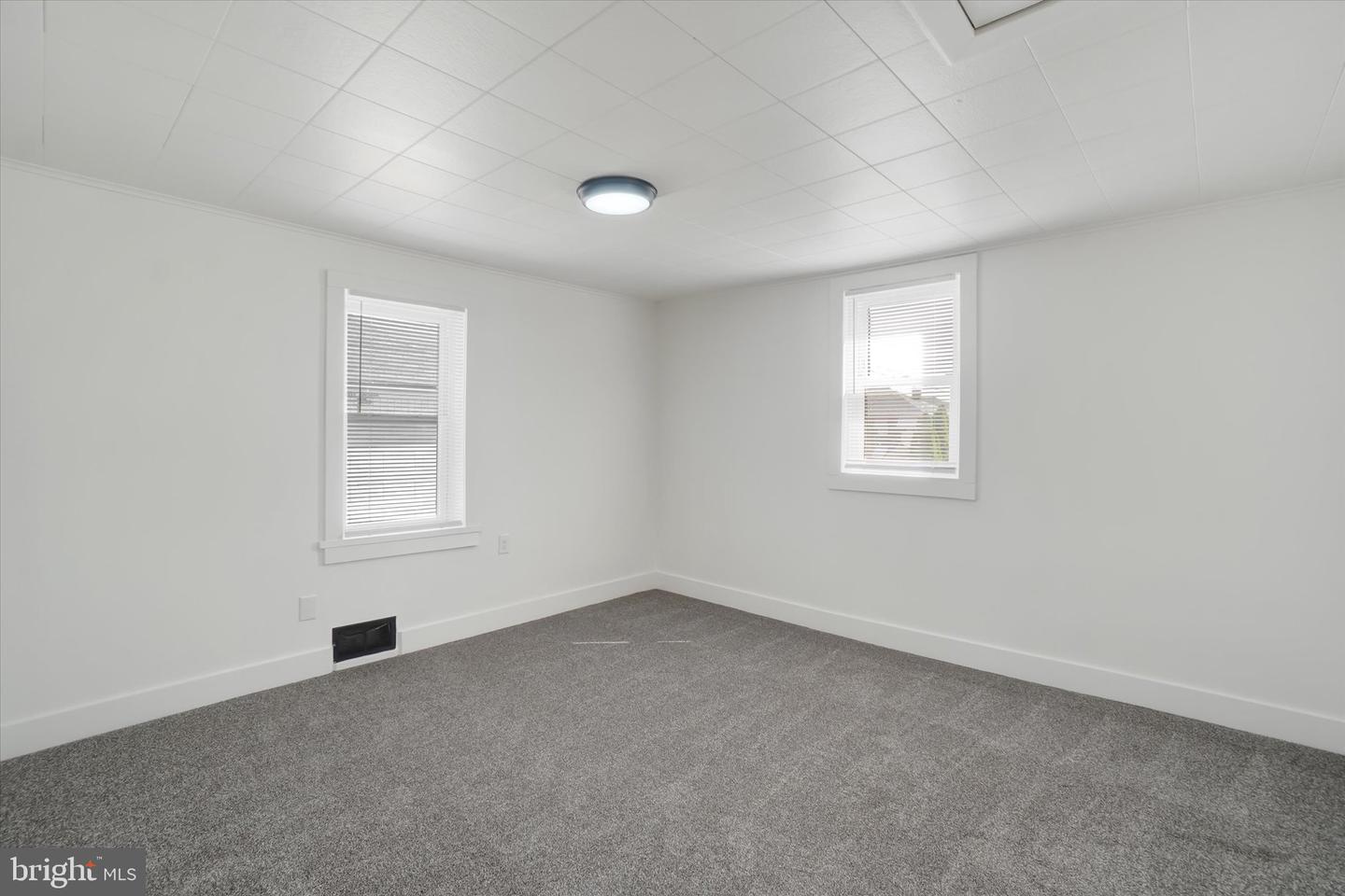 1231 W Locust St Property Photo 28