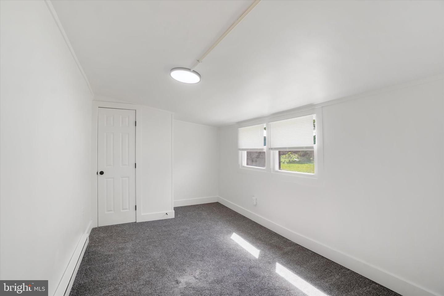 1231 W Locust St Property Photo 33
