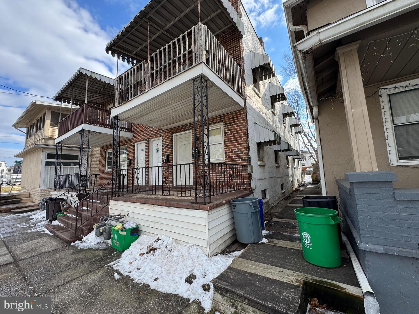 720 E Princess St Property Photo 1