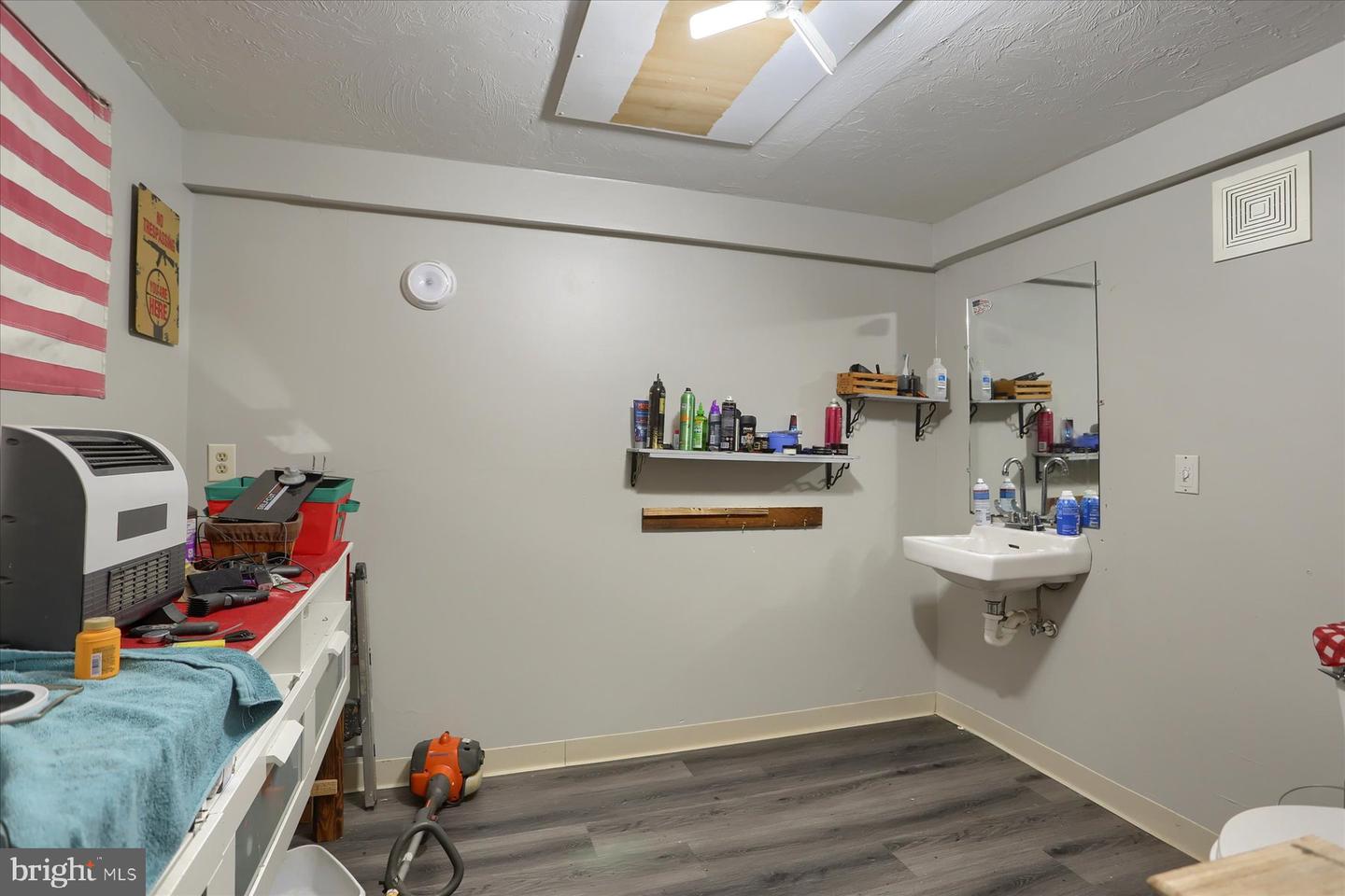 4160 W Market St Property Photo 11