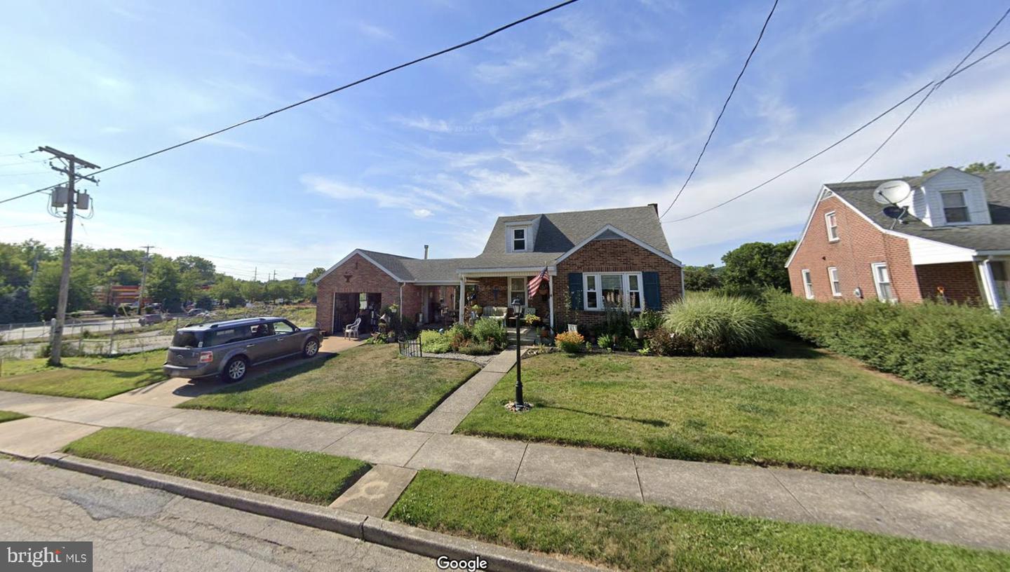 1747 E Wallace St Property Photo 1