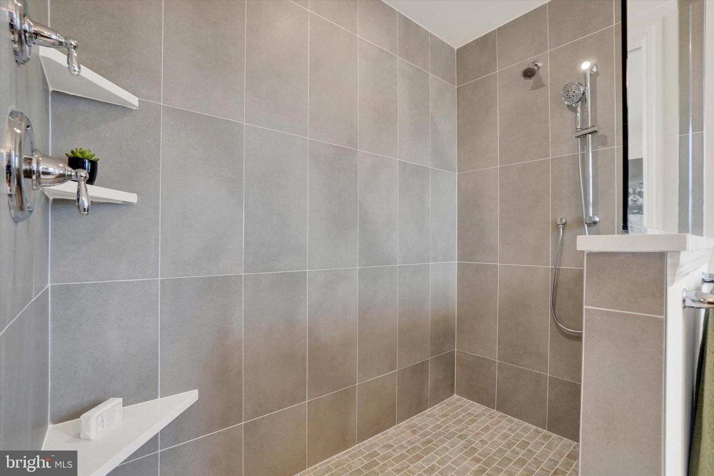 350 Lloyds Ln Property Photo 23
