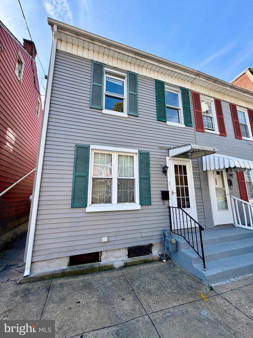 538 N PERSHING AVE