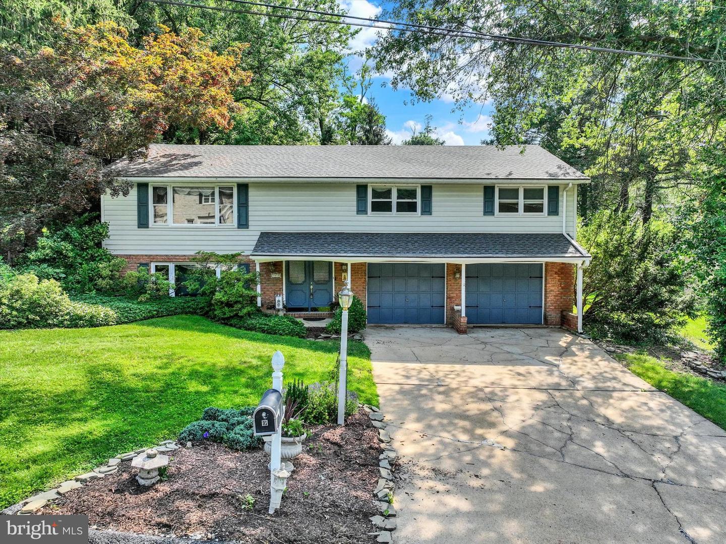1818 Crestlyn Rd Property Photo 1