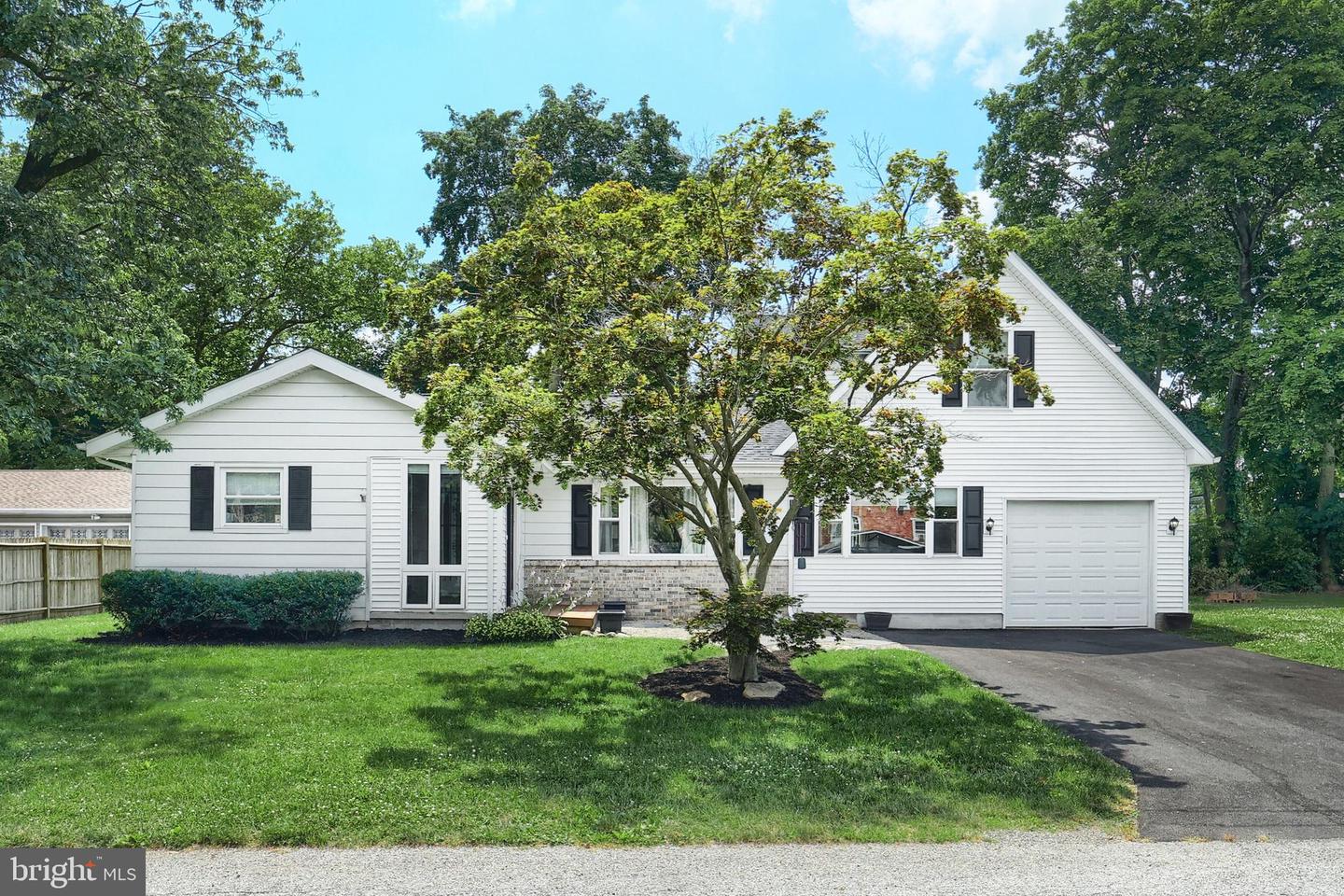 12 Keller Ave Property Photo 3