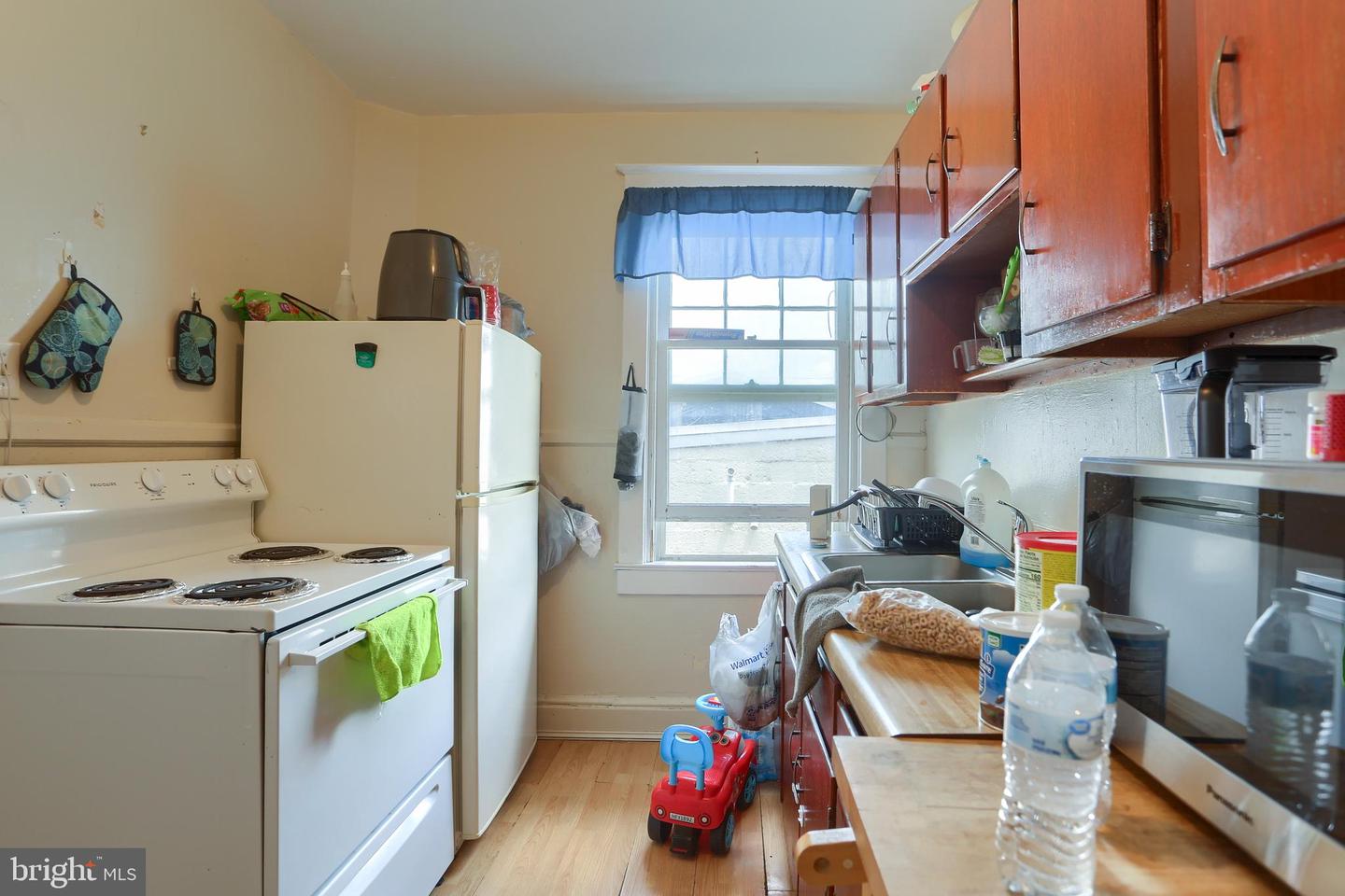 1905 W Market St Property Photo 4