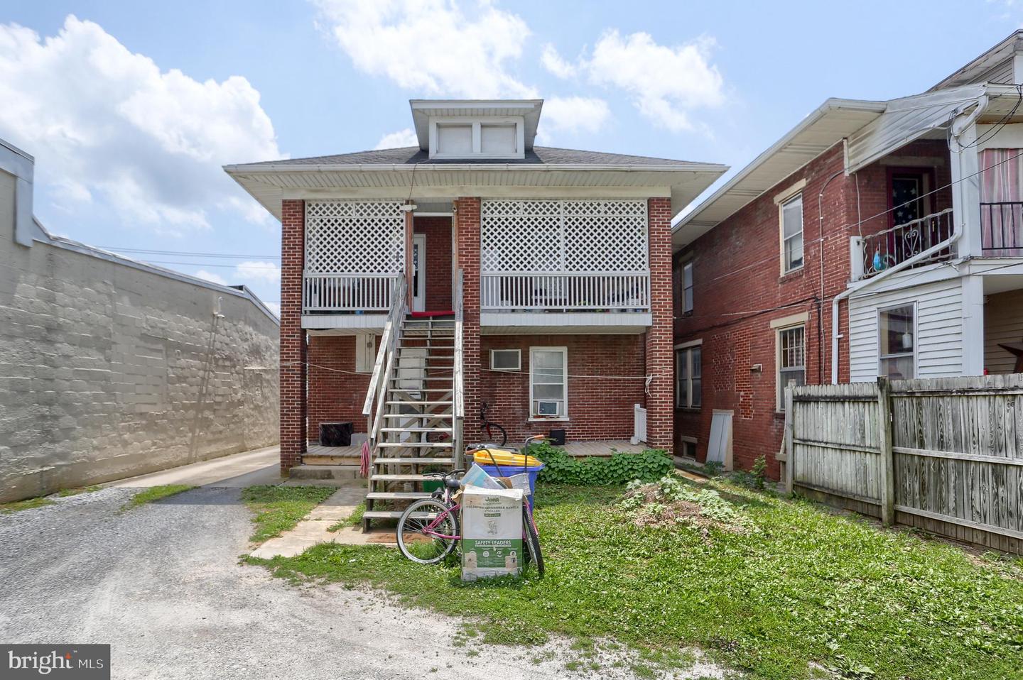 1905 W Market St Property Photo 6