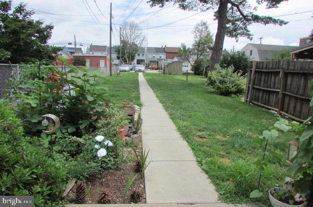 222 Baltimore St Property Photo 3