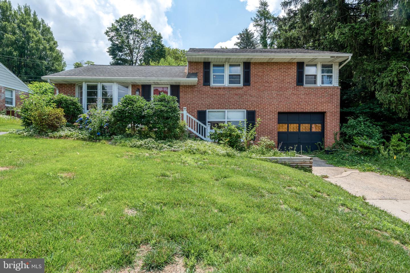 748 Clearmount Rd Property Photo 1