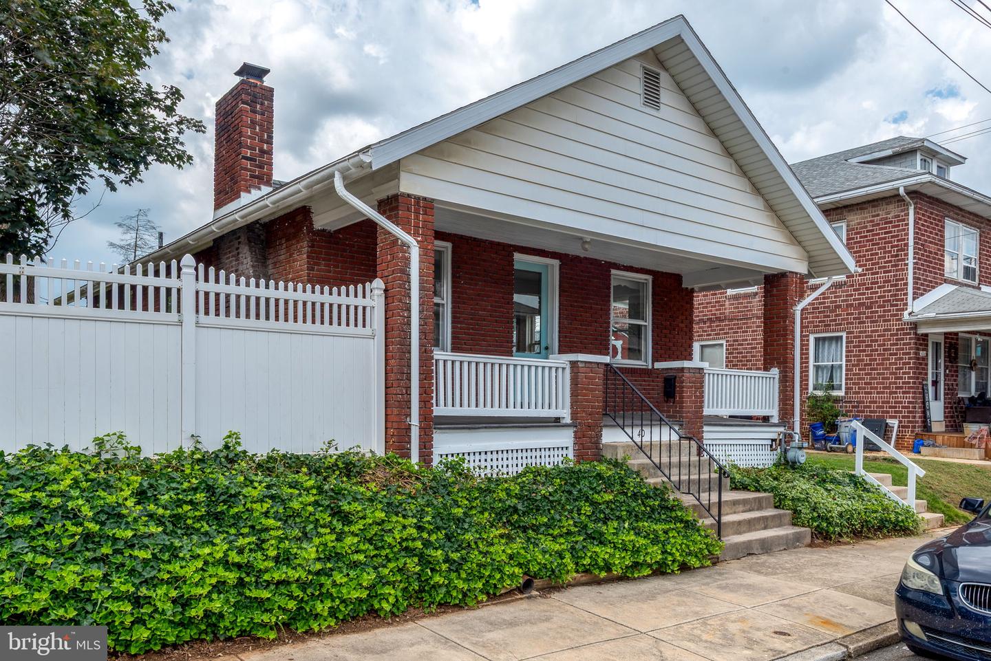 40 S Sumner St Property Photo 1