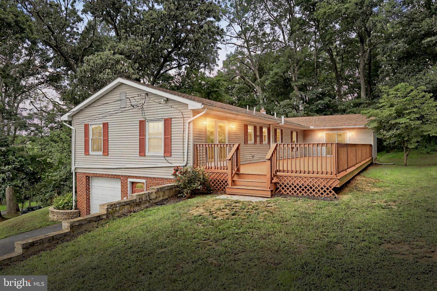628 Deer Rd Property Photo 1
