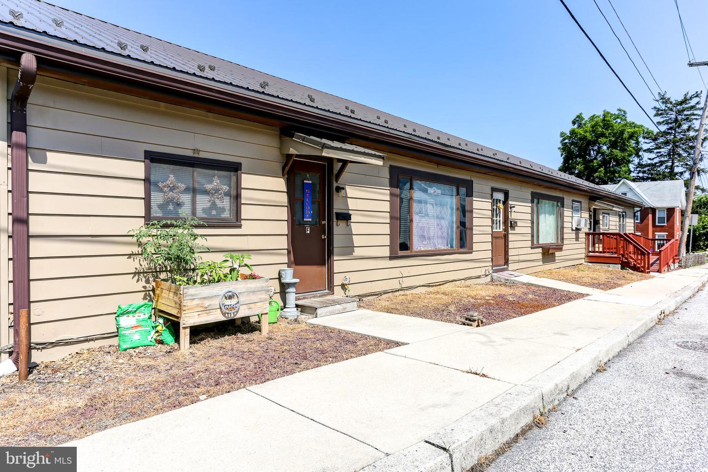 11 N Chestnut St Property Photo 1