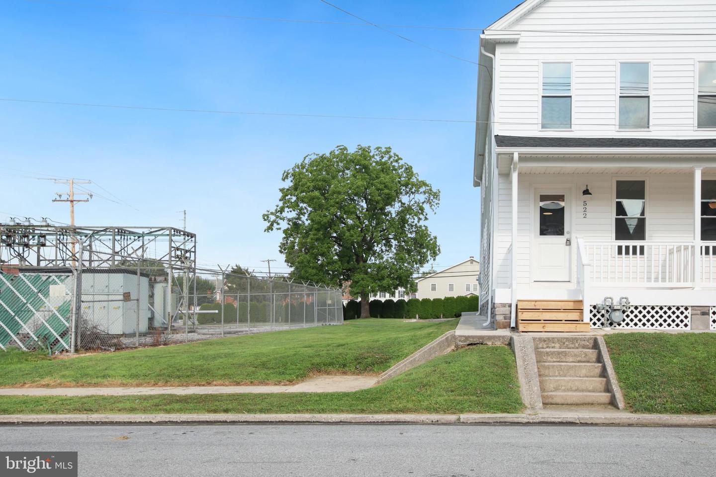 522-524 E Walnut St Property Photo 2