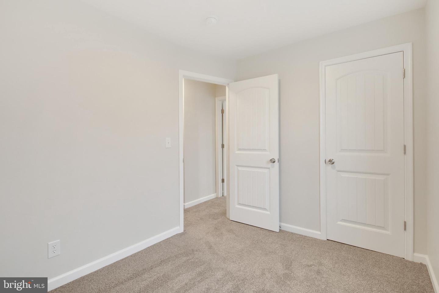 522-524 E Walnut St Property Photo 19
