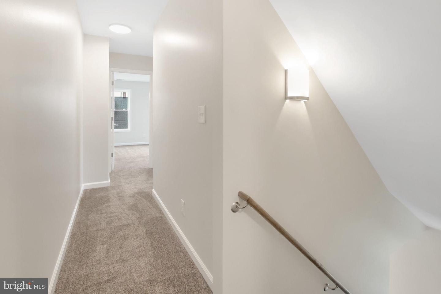 522-524 E Walnut St Property Photo 23