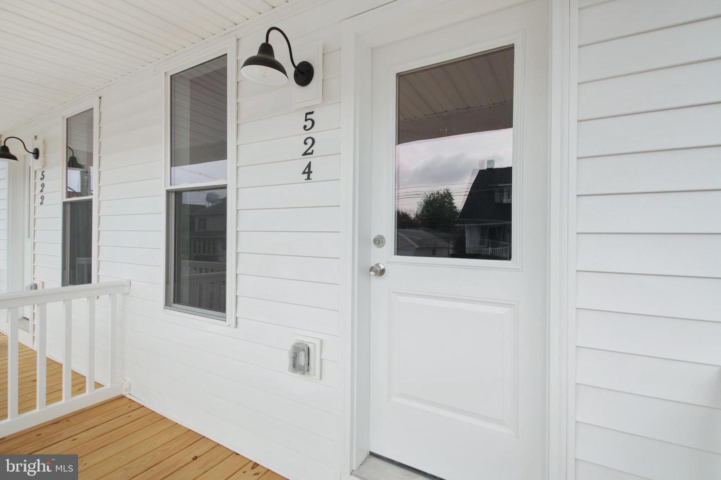 522-524 E Walnut St Property Photo 26
